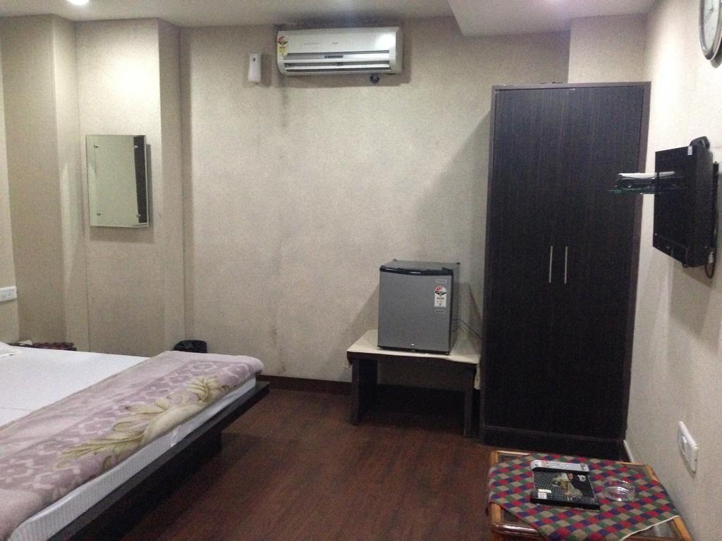 لوديانا Hotel Silver Stone الغرفة الصورة