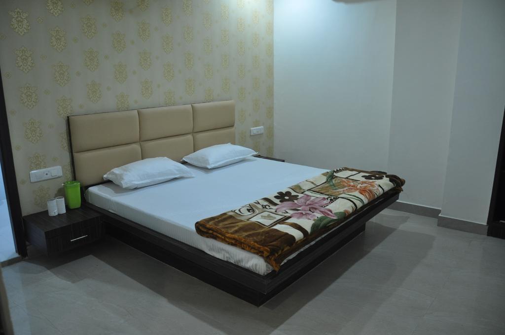 لوديانا Hotel Silver Stone الغرفة الصورة
