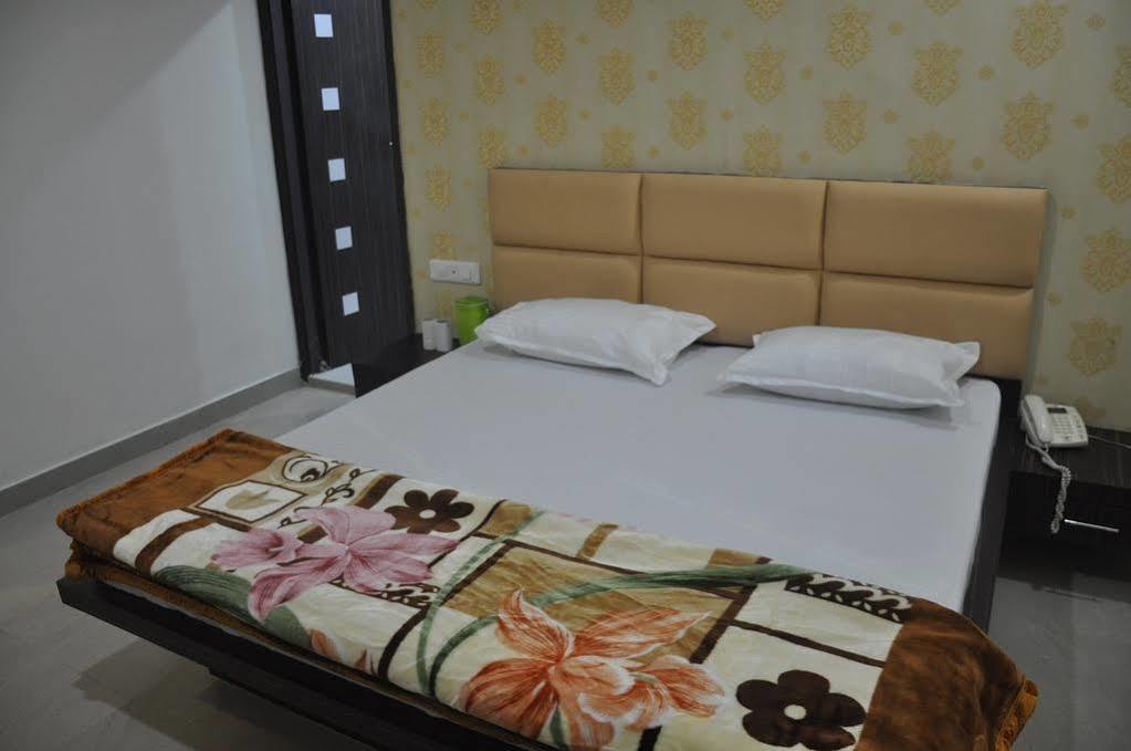 لوديانا Hotel Silver Stone المظهر الخارجي الصورة